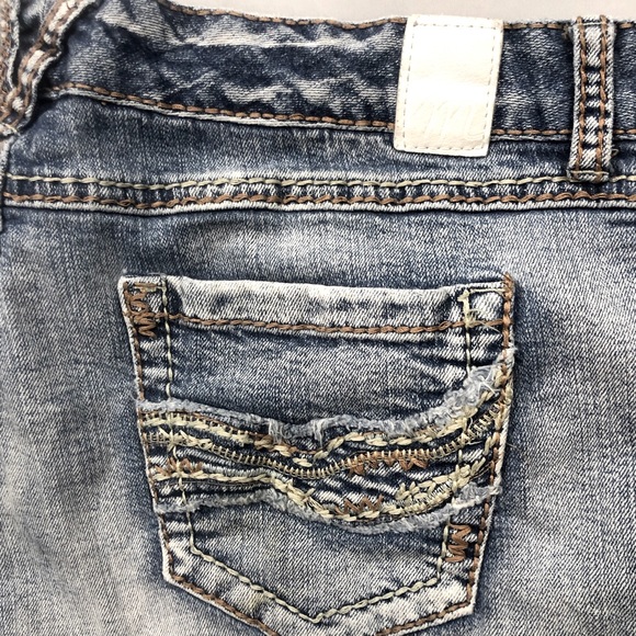 Distressed Jean Shorts Size 9/10 - Picture 3 of 10